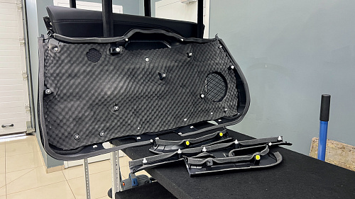 Шумоизоляция пятой двери Тойота Ленд Крузер Прадо 250