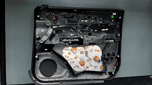 Виброизоляция дверной обшивки Джетур X70